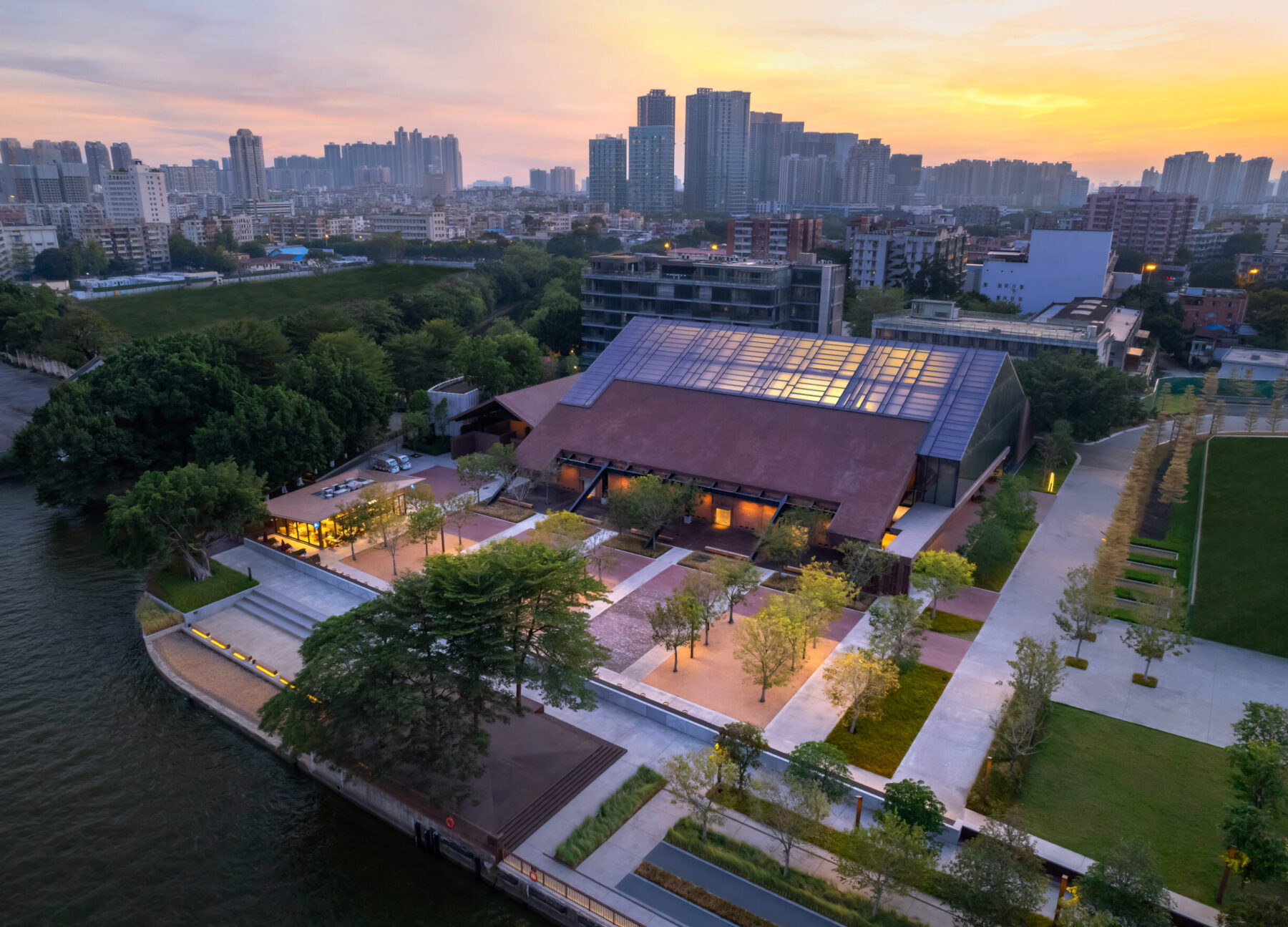 Photo of sunset over the Bai'etan Exhibition Center